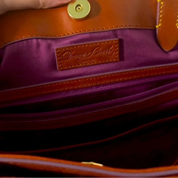 beautiful RARE Dooney & Bourke Disney 2017 (only!) “Pop Art” Flynn shoulder bag - Picture 5 of 6